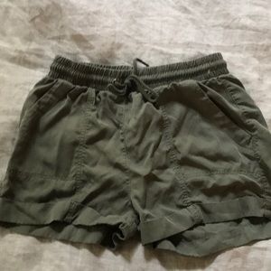 Universal threads size small olive  shorts!